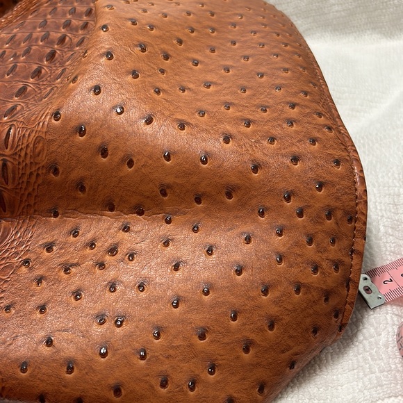 Gorgeous Faux Ostrich/Alligator Satchel - Picture 3 of 9
